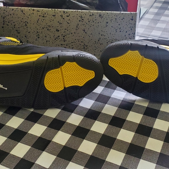Air Jordan 4 Retro - Picture 5 of 5